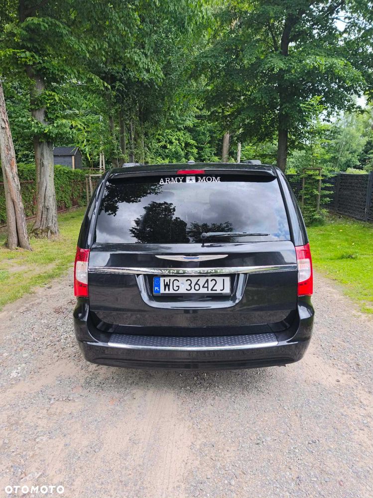 Chrysler Town & Country - 2