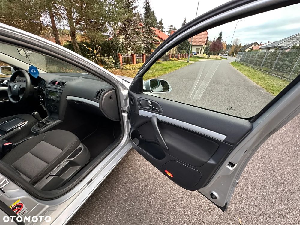 Skoda Octavia 1.6 Ambiente - 26