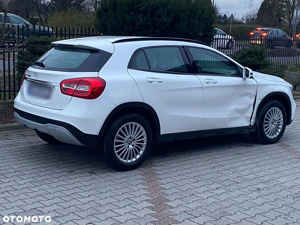 Mercedes-Benz GLA 200 d 7G-DCT - 5