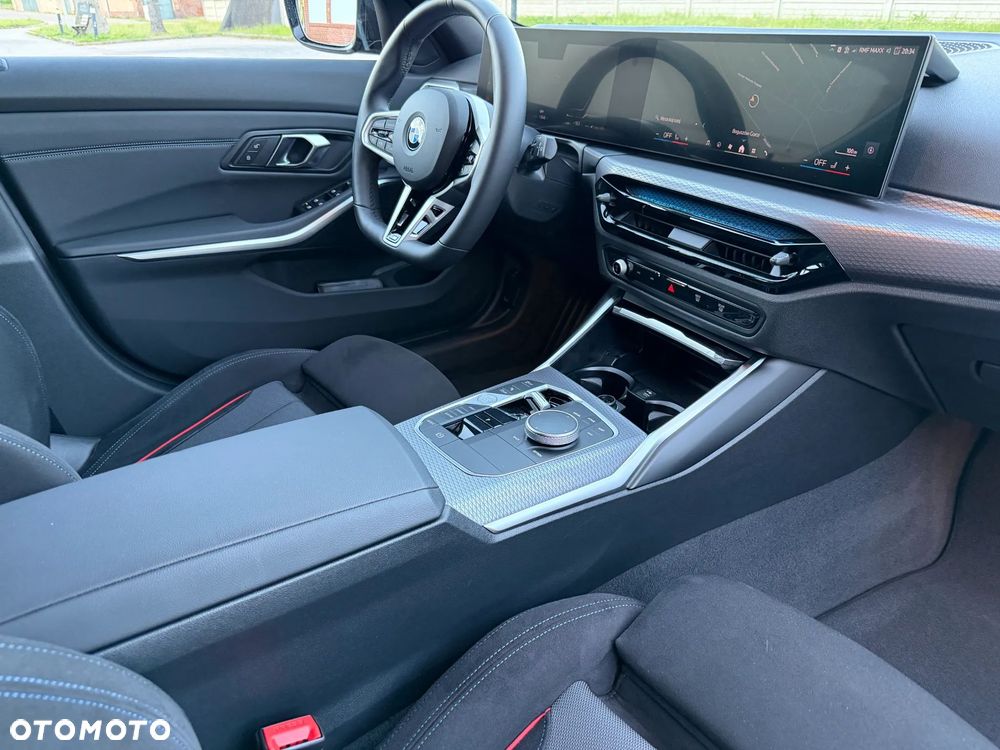 BMW Seria 3 330i xDrive M Sport - 28