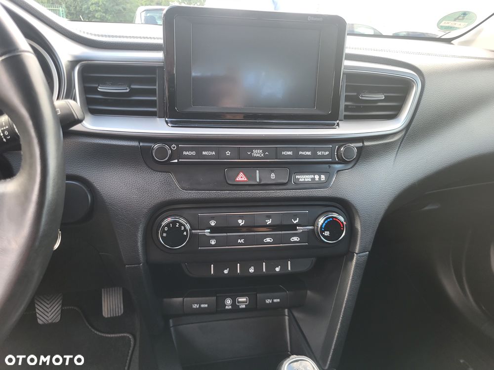 Kia Ceed - 11