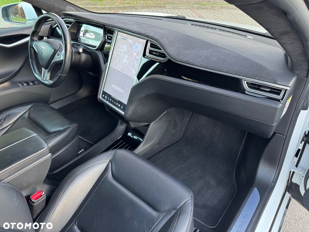 Tesla Model S - 22