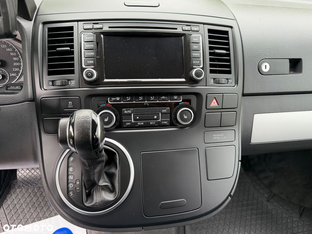 Volkswagen Multivan - 22