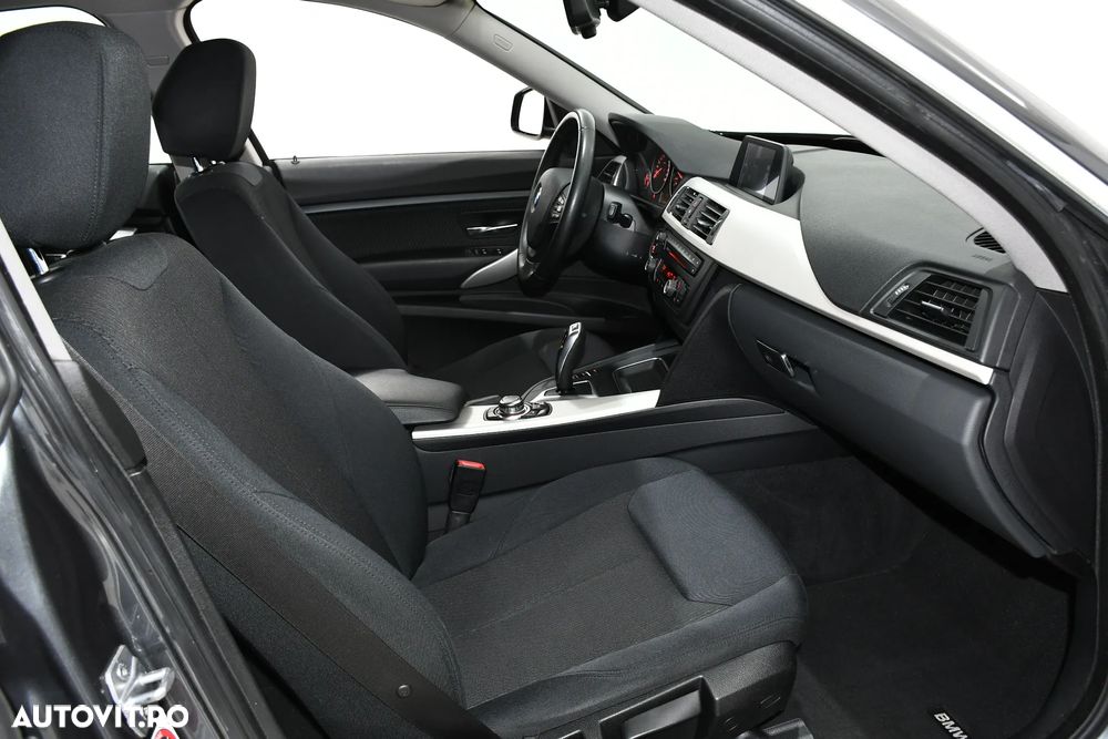 BMW Seria 3 318d Aut. - 13