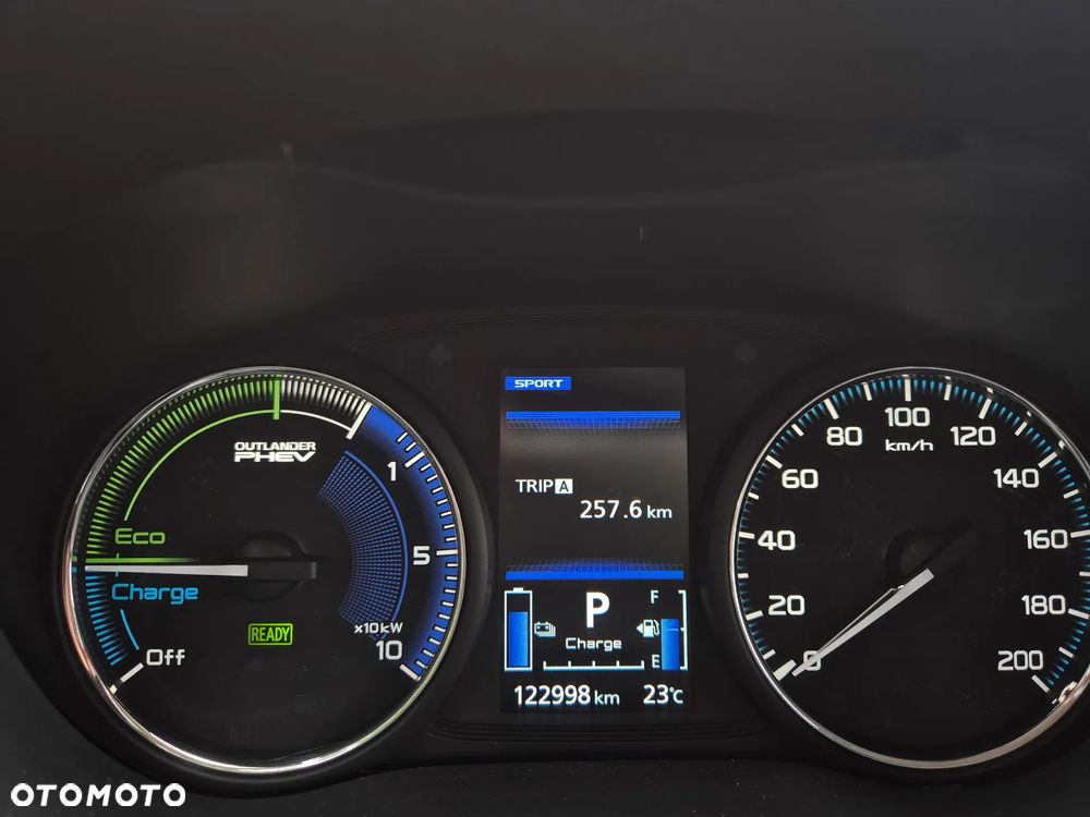 Mitsubishi Outlander - 21