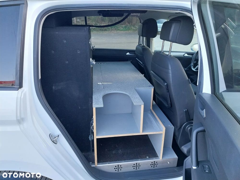 Volkswagen Touran - 11