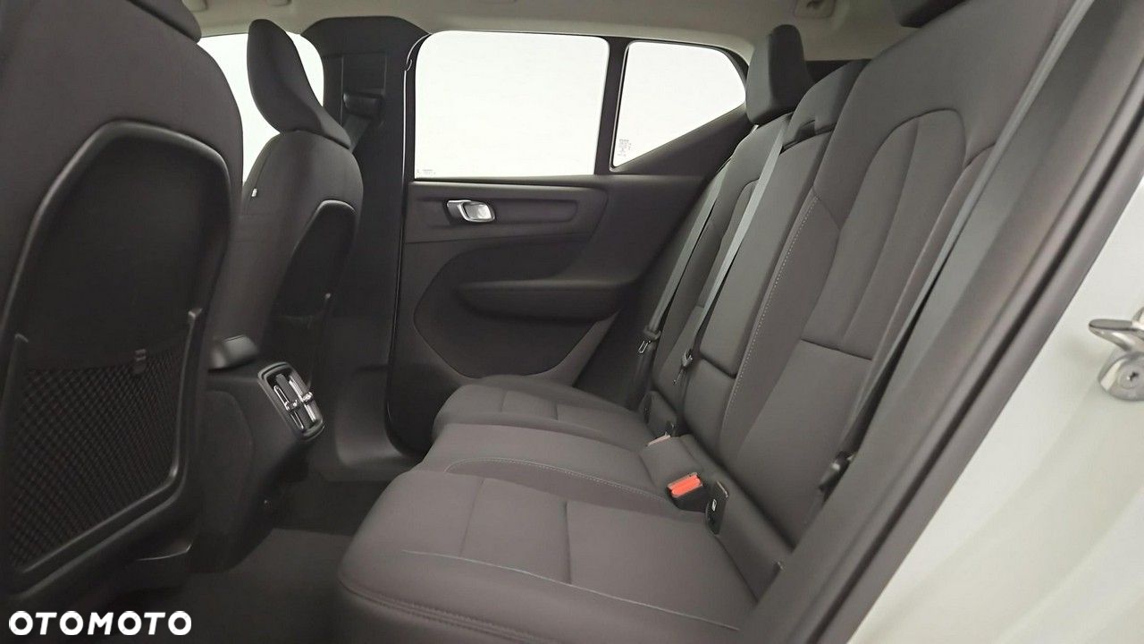 Volvo XC 40 T3 Momentum Pro - 23