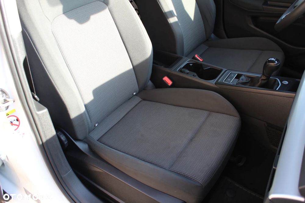 Volkswagen Golf - 26
