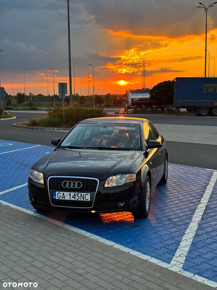 Audi A4 Limousine - 1