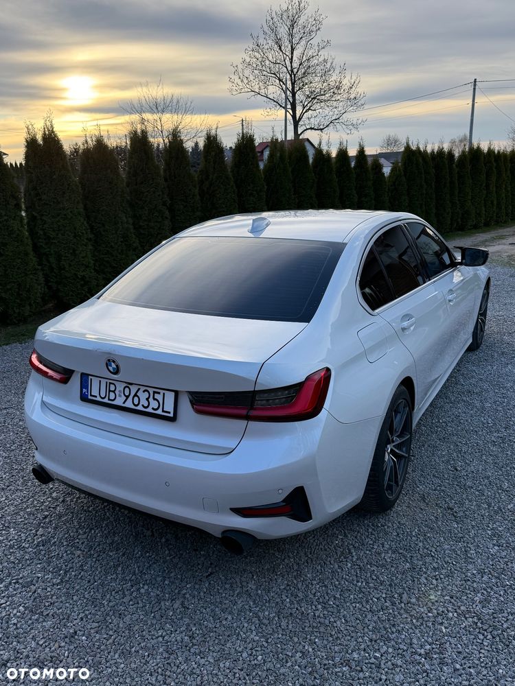 BMW Seria 3 330i M Sport - 5