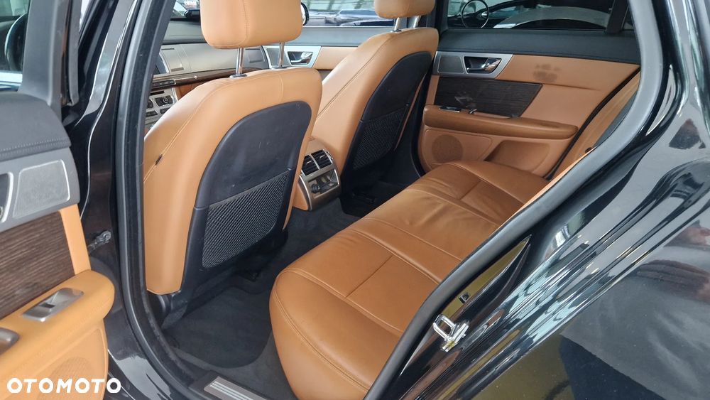 Jaguar XF 3.0 V6 D Premium Luxury - 9