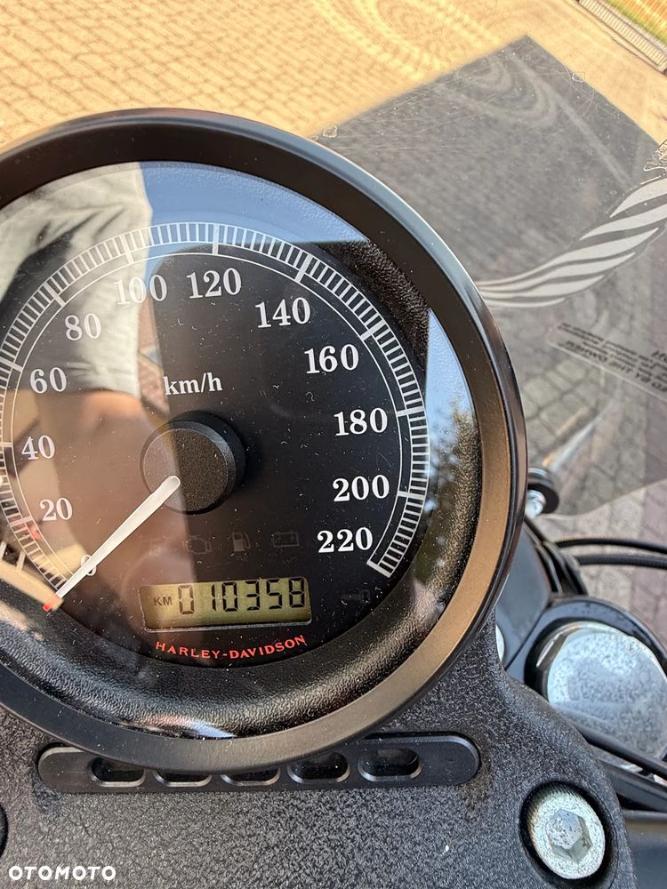 Harley-Davidson Sportster Roadster 883R - 9