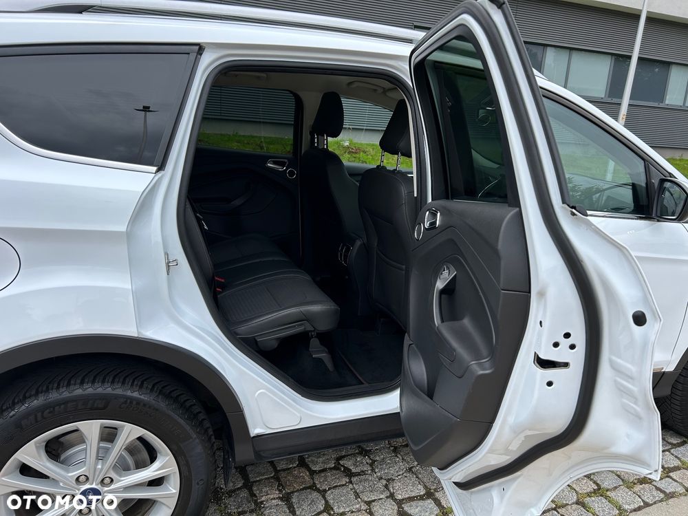 Ford Kuga 1.5 EcoBoost 2x4 Titanium - 19