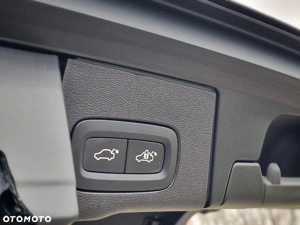 Volvo XC 60 B5 B AWD Plus Dark - 25