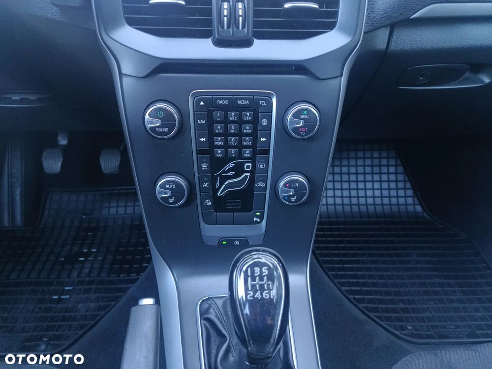 Volvo V40 D4 Momentum - 20