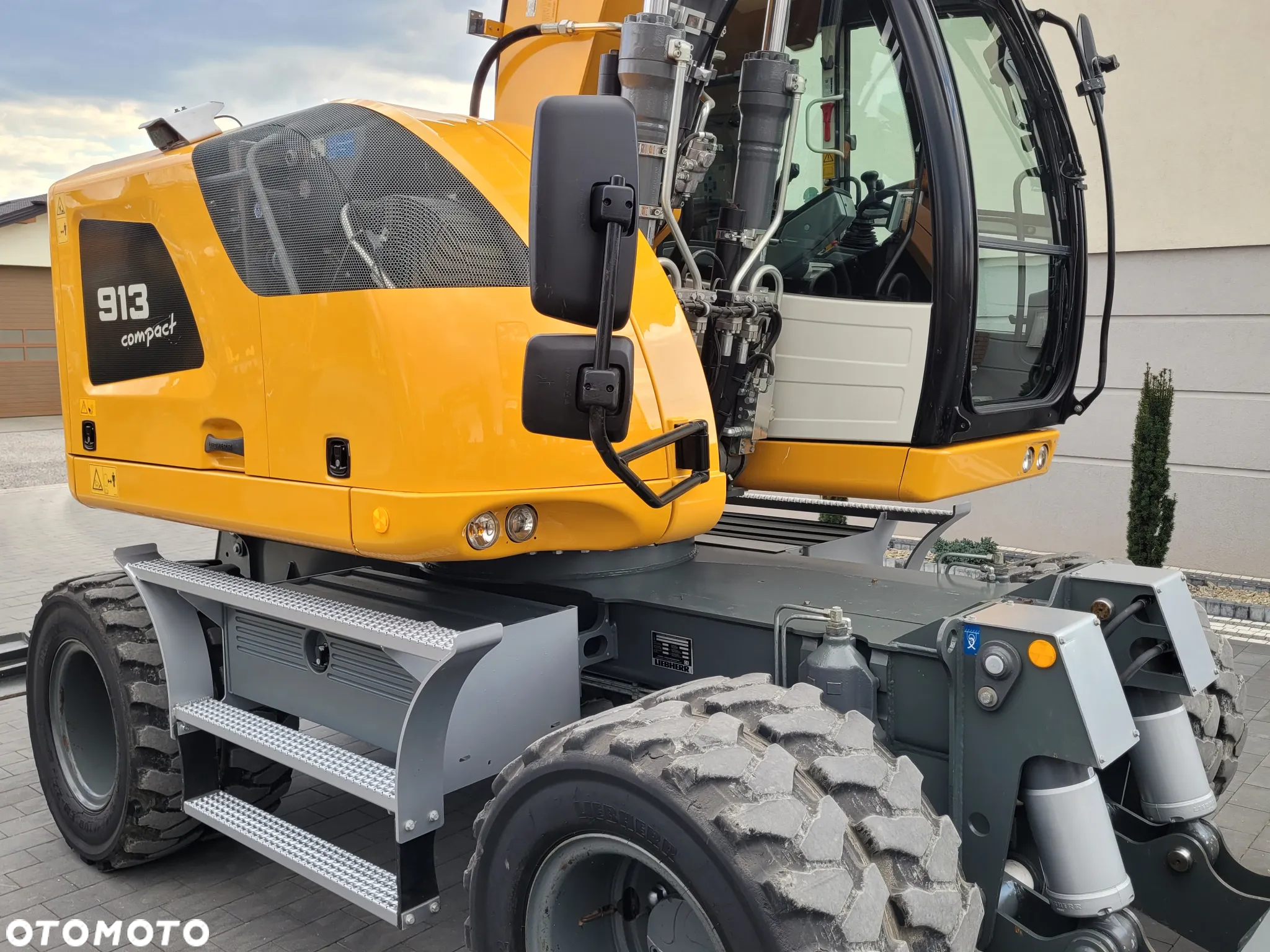 Liebherr A913 compact / 3400h / jak NOWA!!! / - 11