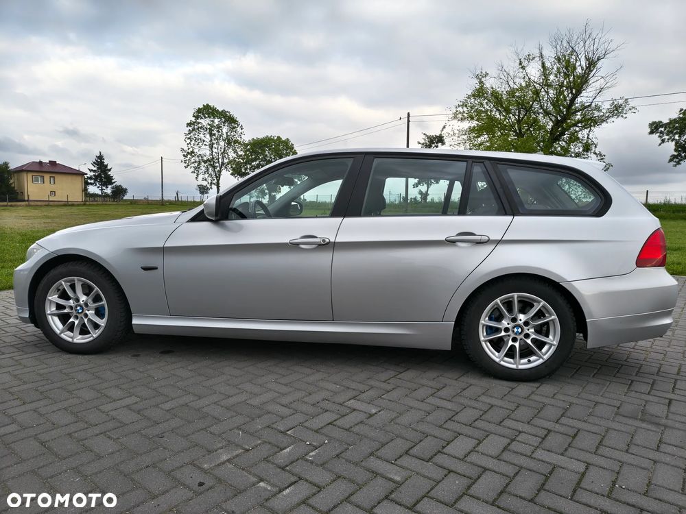 BMW Seria 3 318d - 4