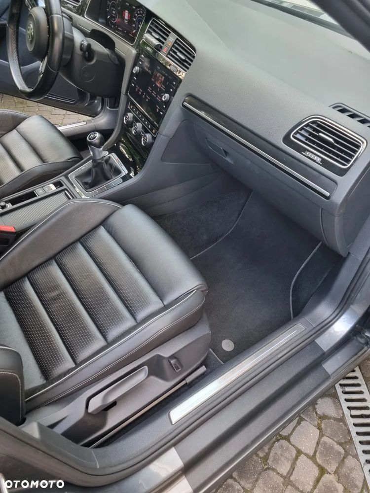 Volkswagen Golf - 17
