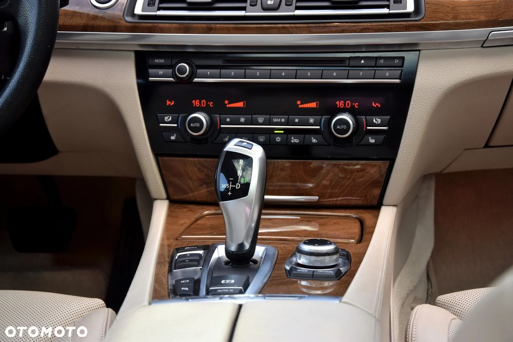 BMW Seria 7 750i - 18