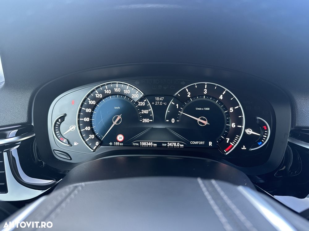 BMW Seria 5 530i xDrive Touring Aut. Sport Line - 39