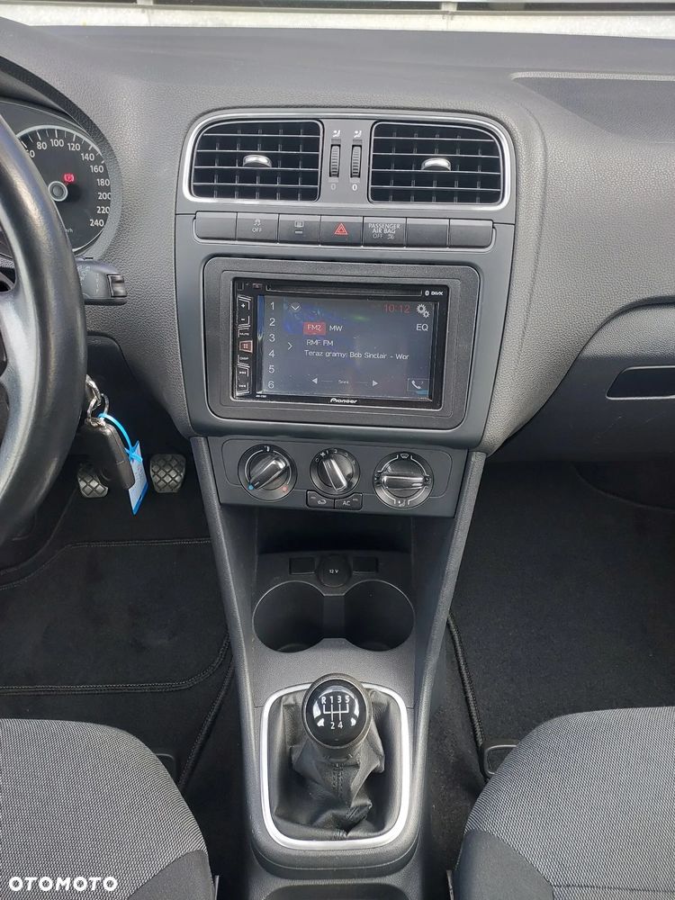Volkswagen Polo 1.4 16V Comfortline - 30