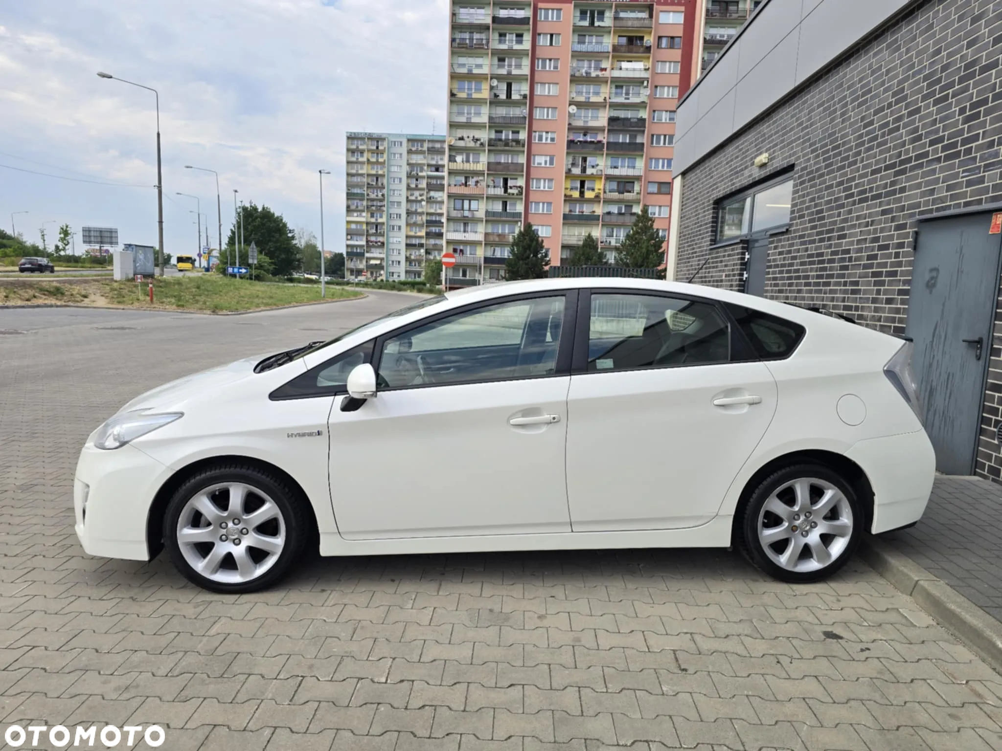 Toyota Prius (Hybrid) Executive - 39