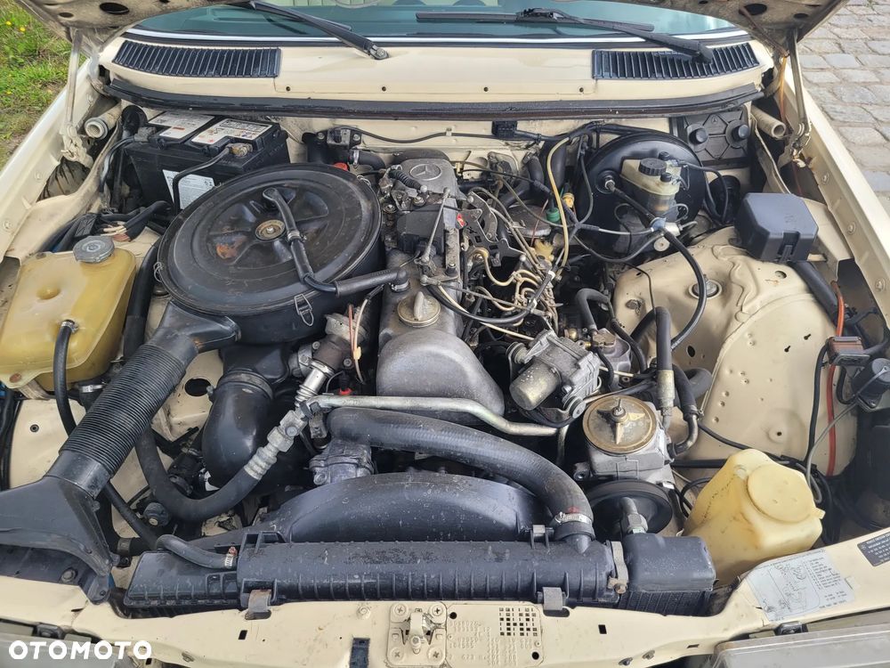 Mercedes-Benz W123 - 13