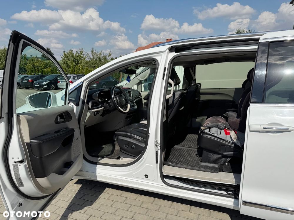Chrysler Pacifica - 14