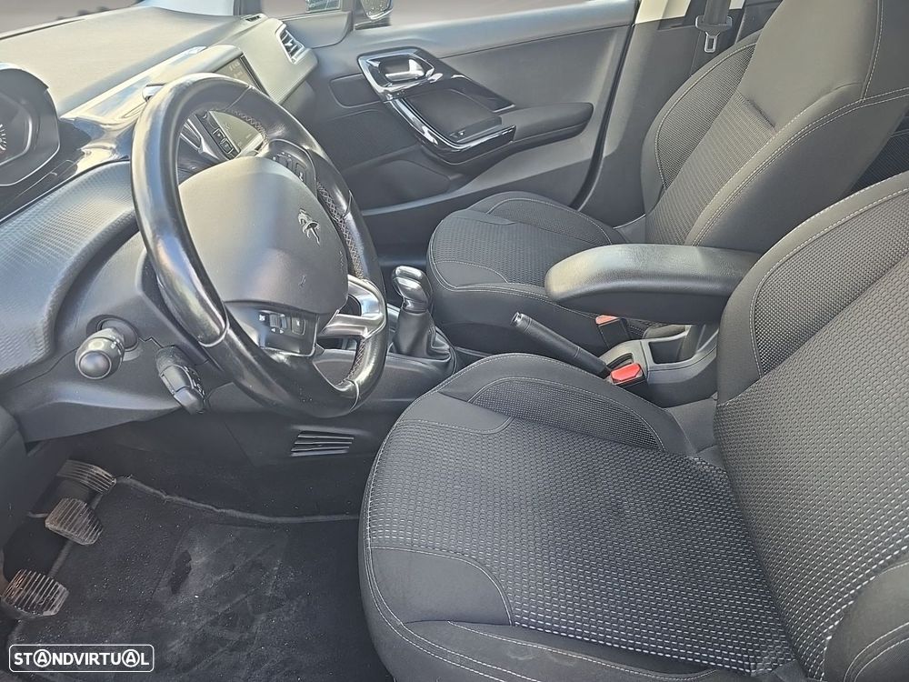Peugeot 208 - 7