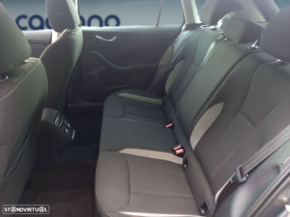 Skoda Kamiq 1.0 TSI Ambition DSG — fotografia 10