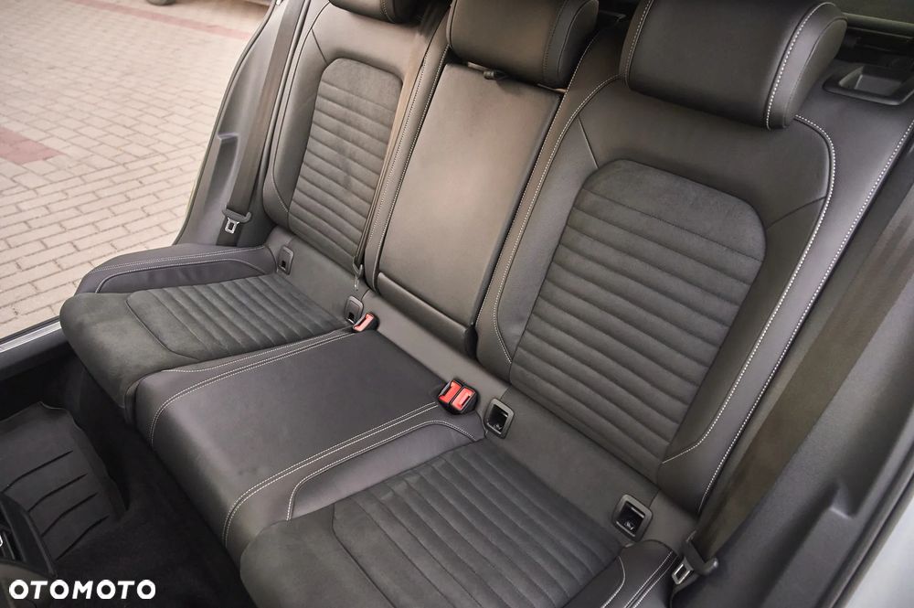 Volkswagen Passat - 26