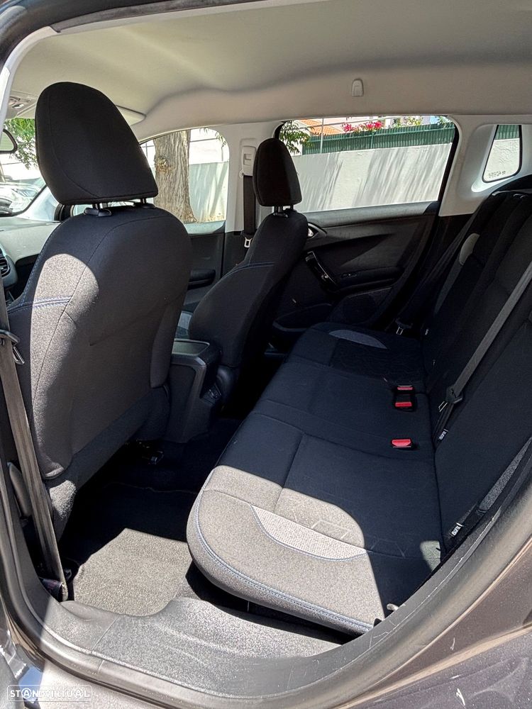 Peugeot 2008 1.2 PureTech Signature - 8