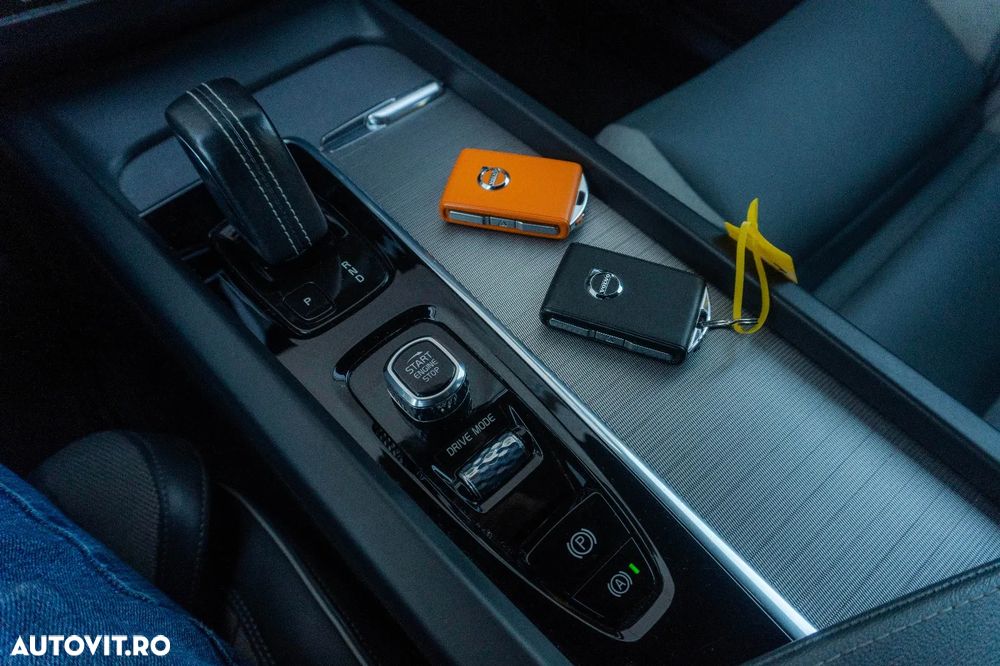 Volvo XC 60 Recharge T6 Twin Engine eAWD R-Design Expression - 23