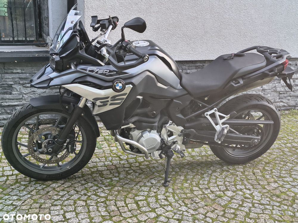 BMW F - 19