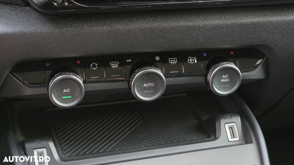 Citroën C4 PureTech 130 Stop&Start EAT8 SHINE - 29