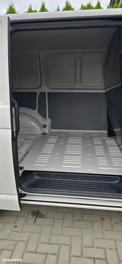 Volkswagen Transporter - 12