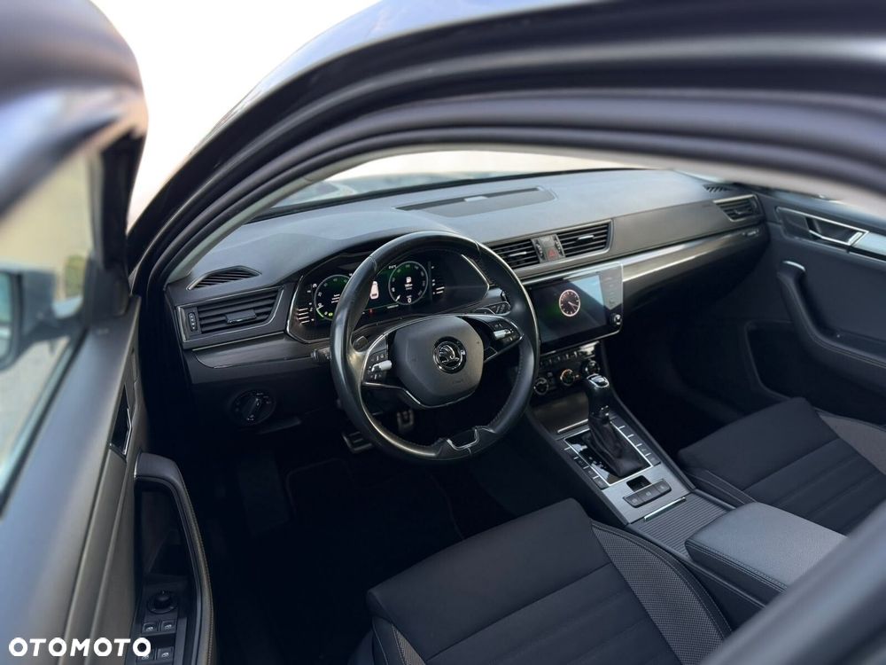 Skoda Superb 2.0 TDI SCR 4x4 Scout DSG - 11
