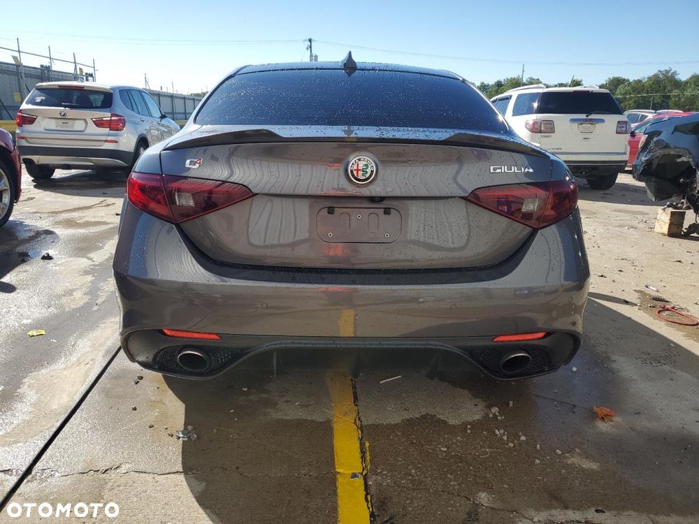 Alfa Romeo Giulia 2.0 Turbo 16V AT8-Q4 Ti - 6