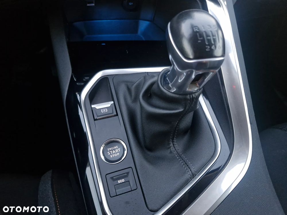Peugeot 3008 1.2 PureTech Active S&S - 33