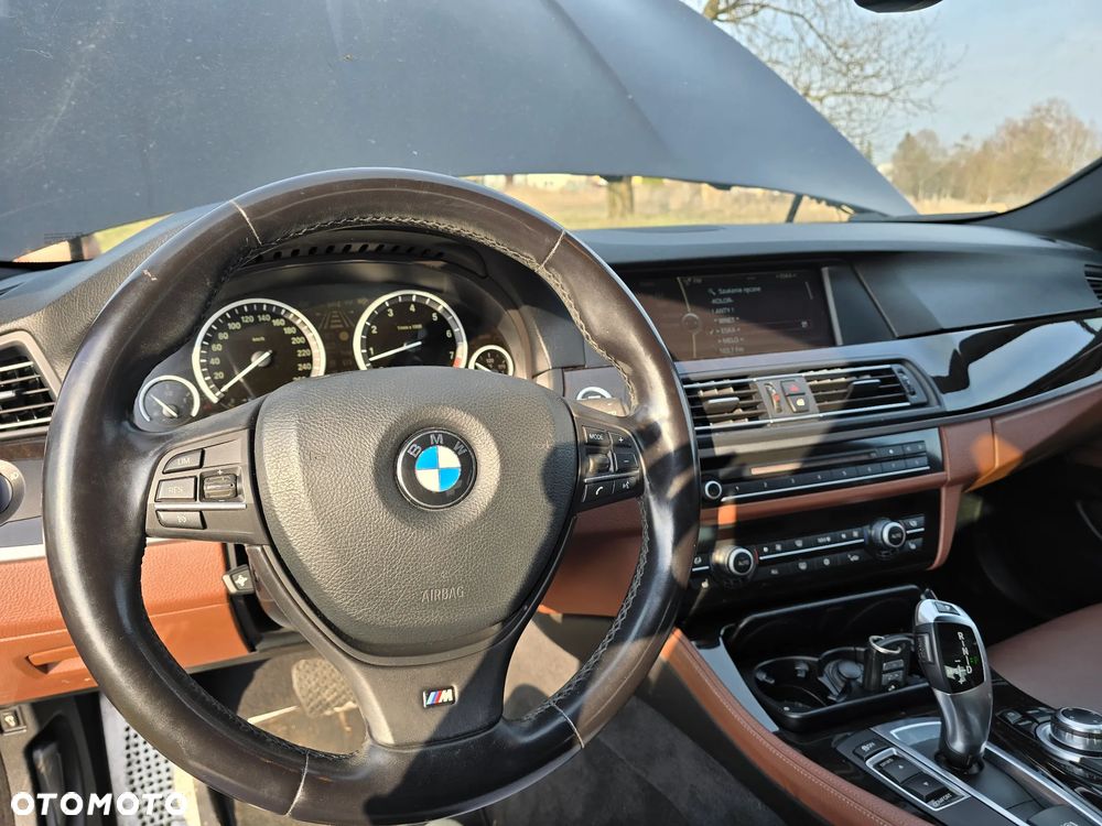 BMW Seria 5 535i xDrive - 28