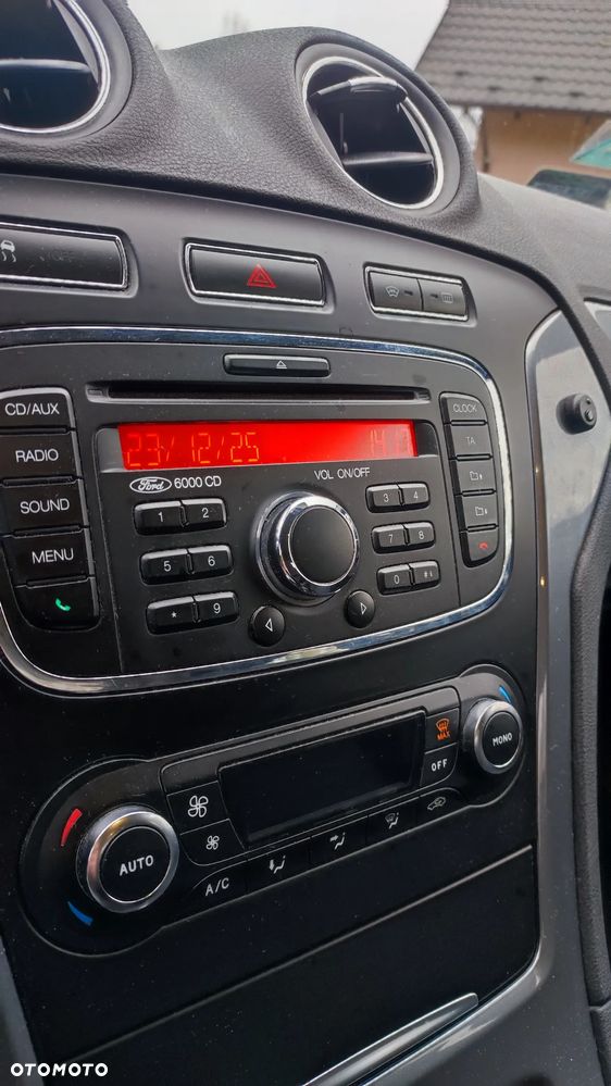 Ford Mondeo 2.0 TDCi Ambiente - 10