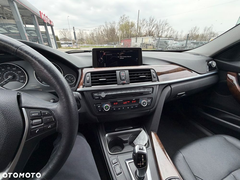 BMW Seria 3 328i xDrive Luxury Line - 20