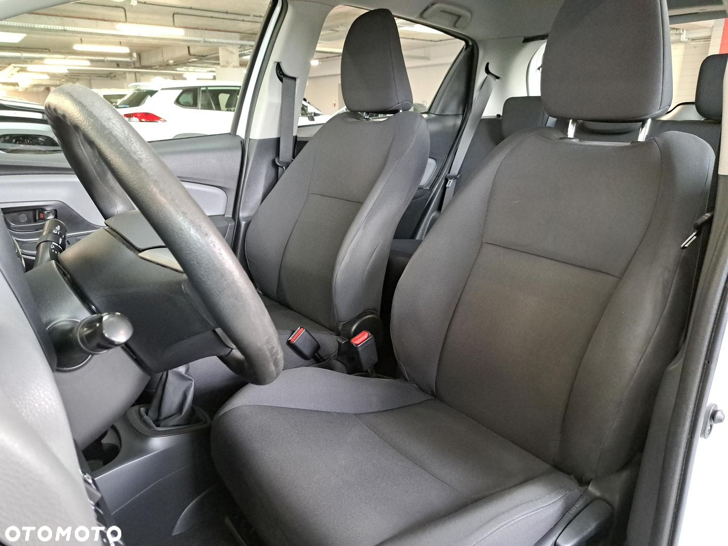 Toyota Yaris - 25