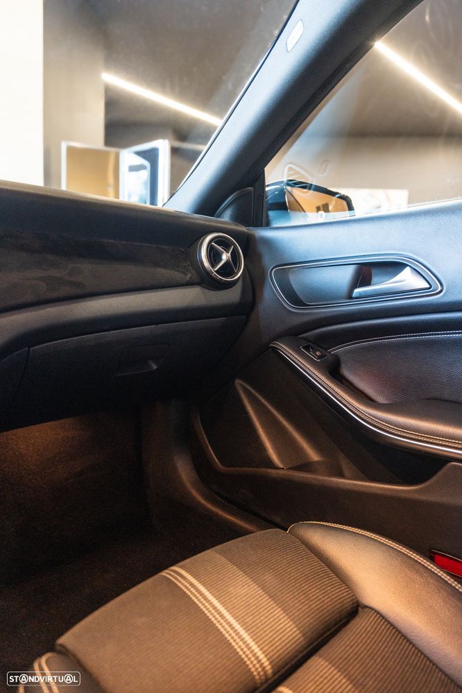 Mercedes-Benz CLA 220 d 7G-DCT Urban - 11
