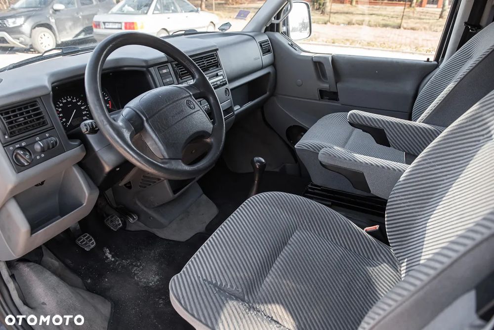 Volkswagen Multivan Standard - 8