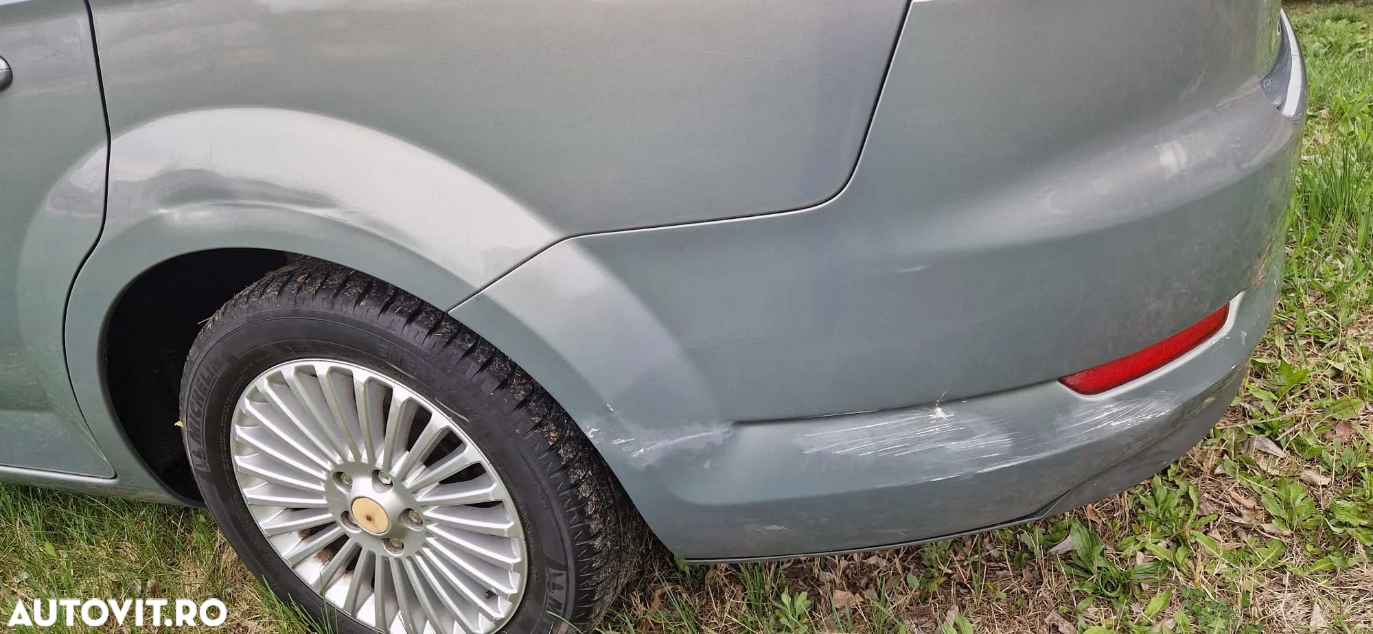 Ford Mondeo 2.0 PFi Ghia - 11