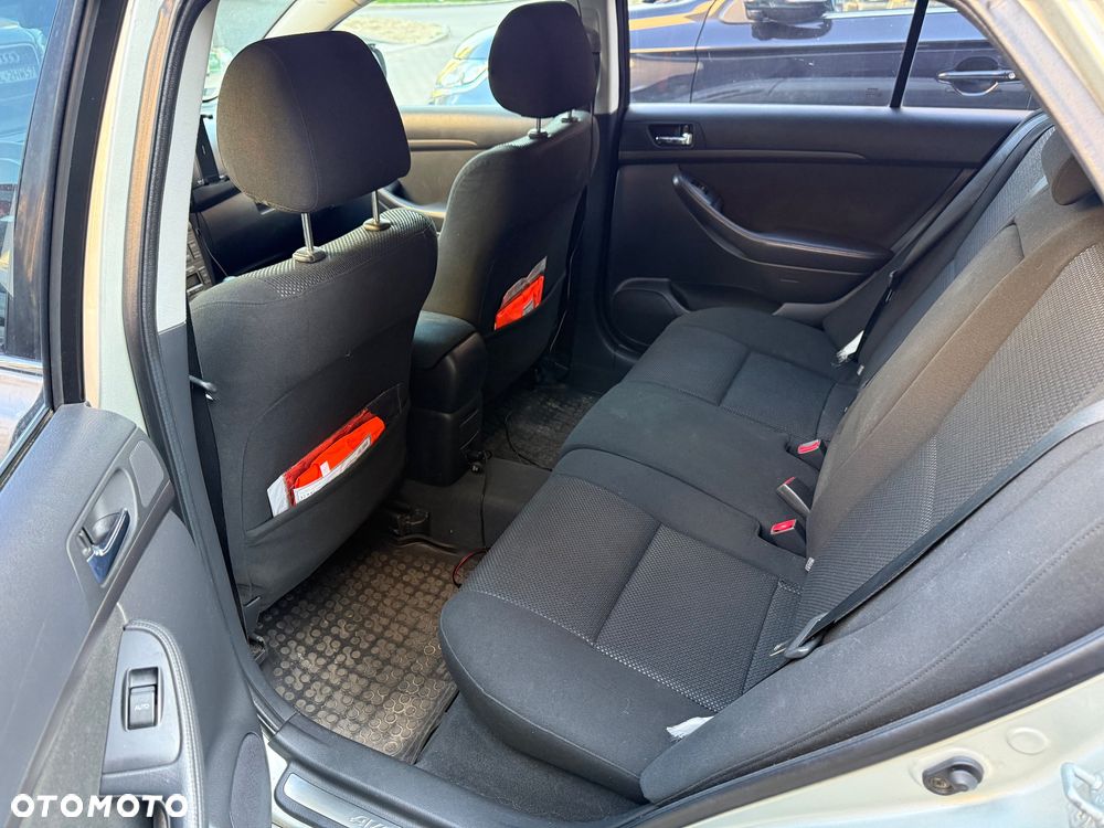 Toyota Avensis 1.8 VVT-i Sol - 17