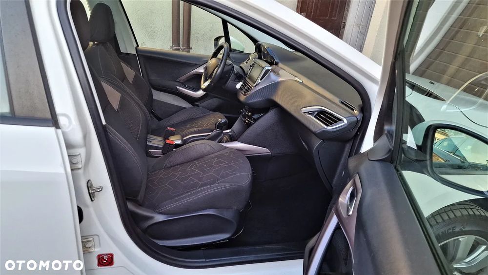 Peugeot 2008 1.2 Pure Tech Active EU6 - 12