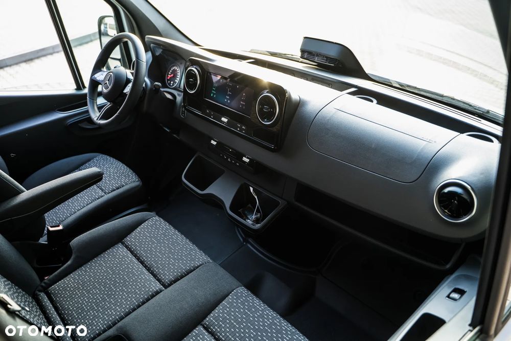 Mercedes-Benz Sprinter - 10