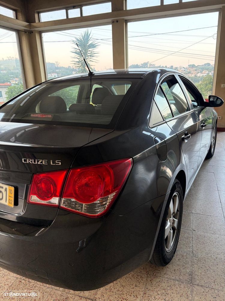Chevrolet Cruze 1.6 LS - 5